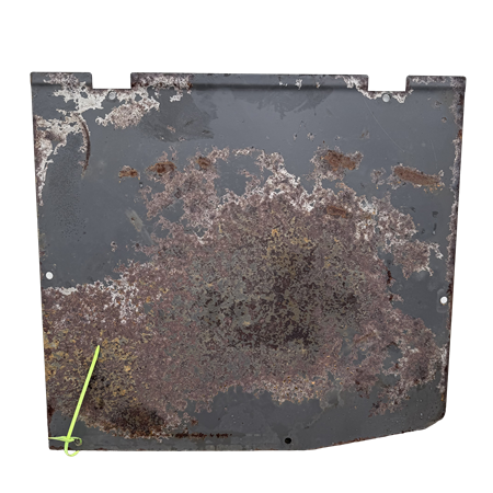 Under plåt fram under hytt